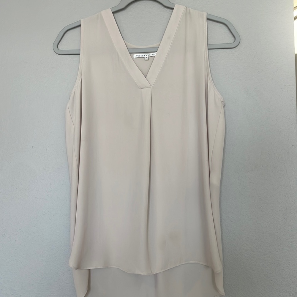 Violet and Claire nude v-neck blouse